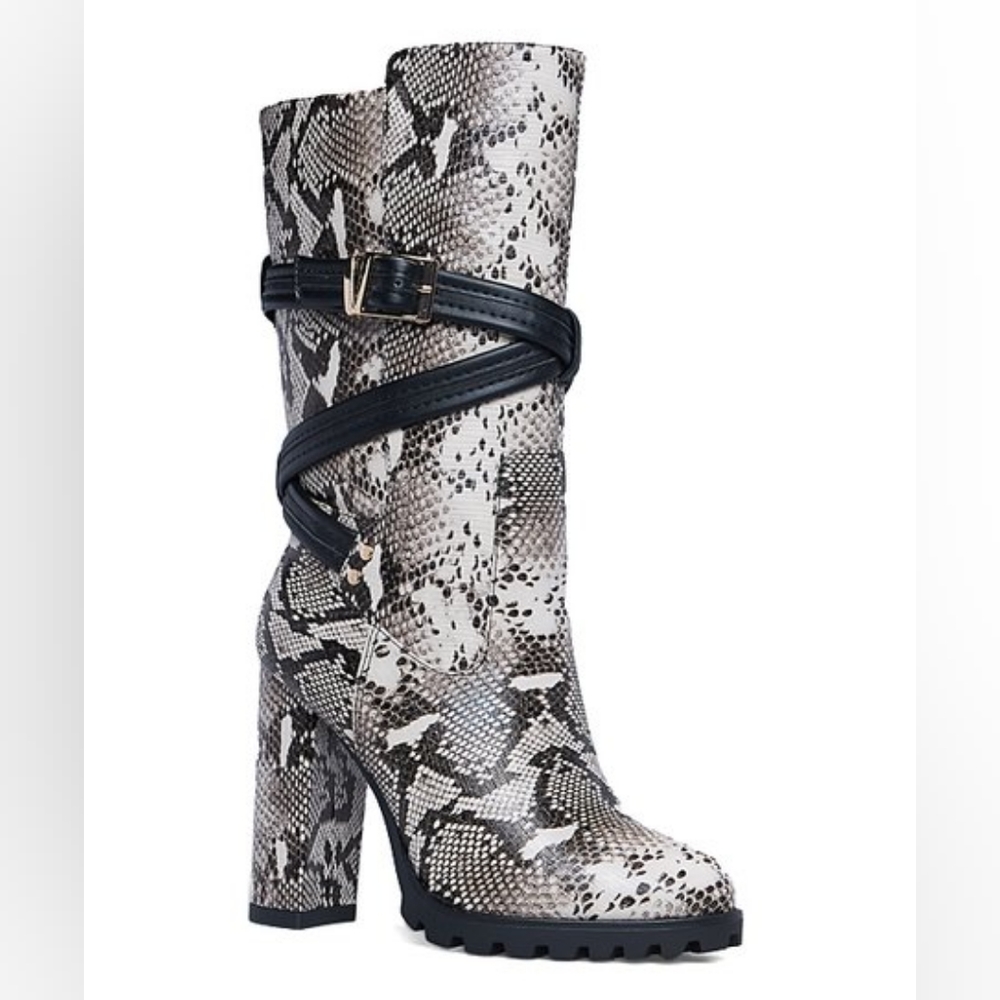 Block heel boot